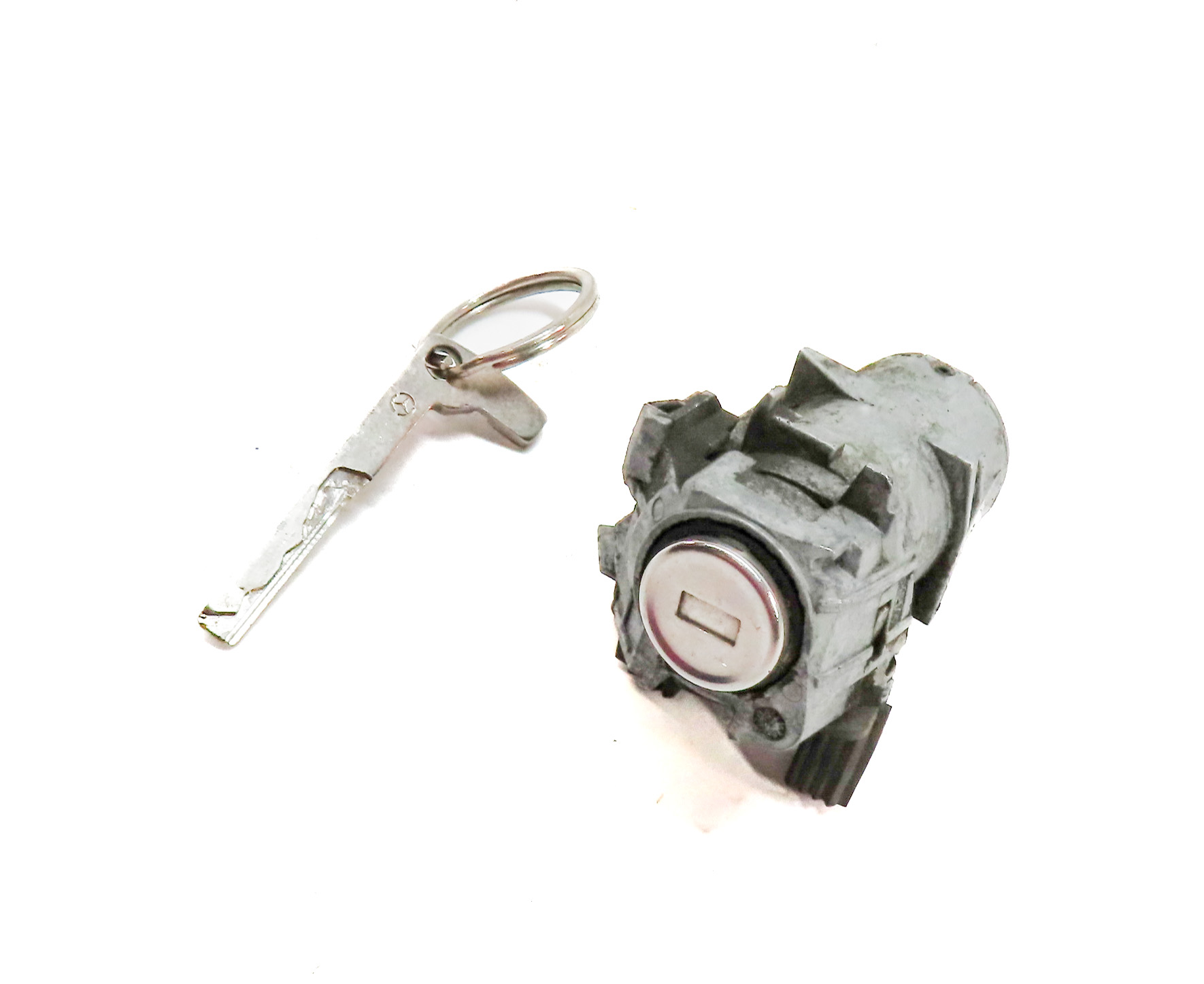 2014 MERCEDES CLA250 (C117) FRONT LEFT DRIVER DOOR HANDLE LOCK CYLINDER w/KEY — exact item pictured